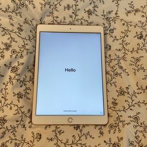 7th Generation iPad 32GB Gold